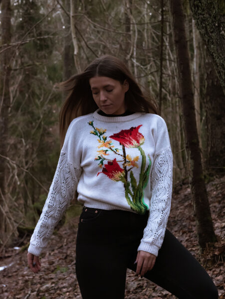 Adīts džemperis/ balts/ tulpes (8)