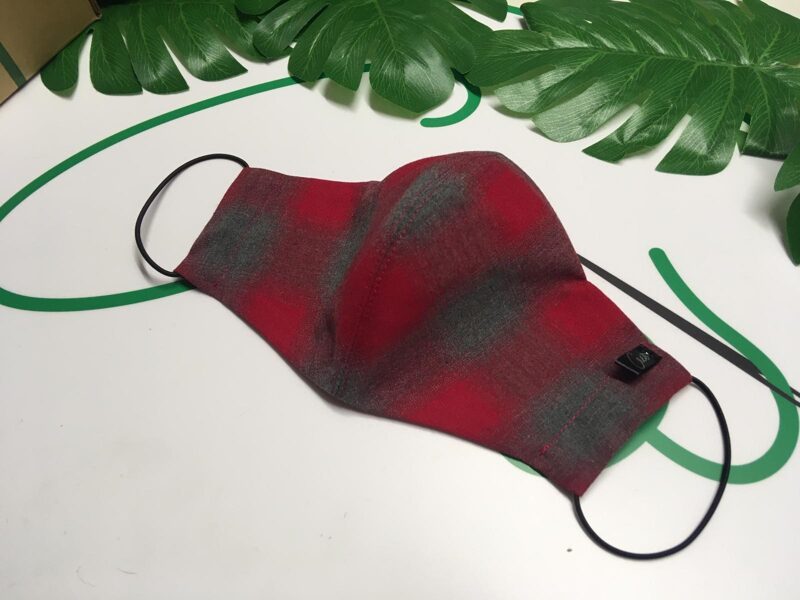 Rūtaina auduma sejas maska/ pelēka ar sarkanu/ (82) !!Pēdējais eks. L izm.