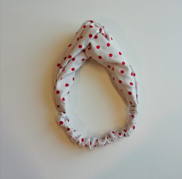 Balta ar sarkaniem punktiņiem auduma bandana (57) pēdējais eks.!!!