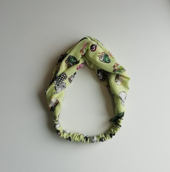 Salātzaļa auduma matu lenta/ ar pūcītēm (97)