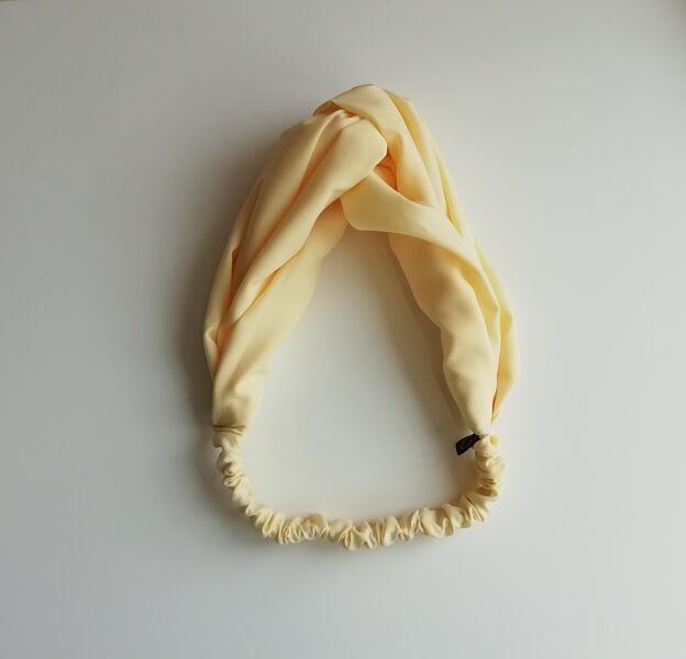 Gaiši dzeltena matu lenta (96)