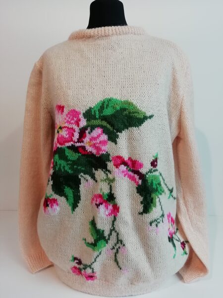 Ar rokām adīts džemperis (41)