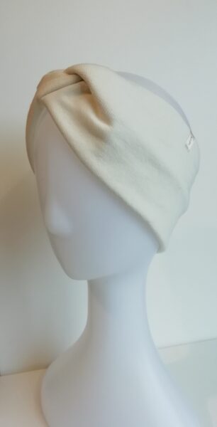 Balta trikotāžas (bieza) ausaine pieaugušajiem (54)