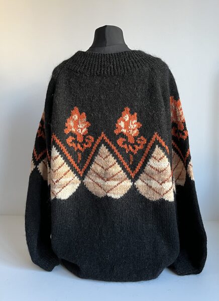 Melns adīts džemperis ar reglāna piedurknēm (Dz09)